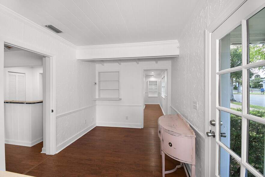 More Photos Of 300 SE Detroit Ave, Stuart Office For Sale