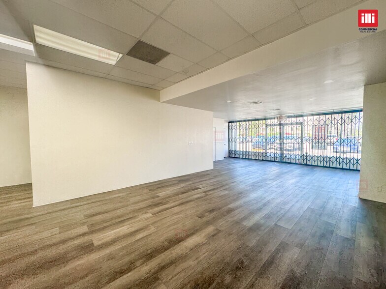 More Photos Of 18353 Sherman Way, Reseda Storefront Retail Office For Lease