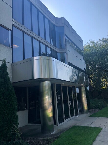 More Photos Of 67 Holly Hill Ln, Greenwich Office For Sale