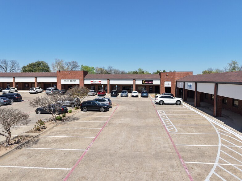 More Photos Of 712 N Hampton Rd, DeSoto Storefront Retail Office For Lease