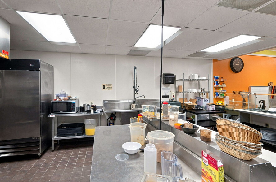 More Photos Of 3749 Cedar Ave S, Minneapolis Restaurant For Lease
