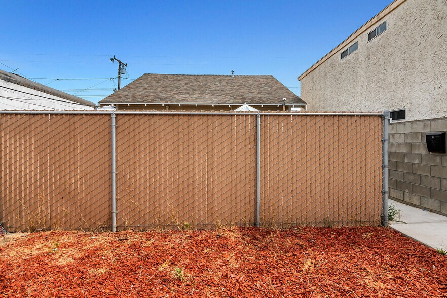 More Photos Of 1910 W Lincoln St, Long Beach Multifamily For Sale