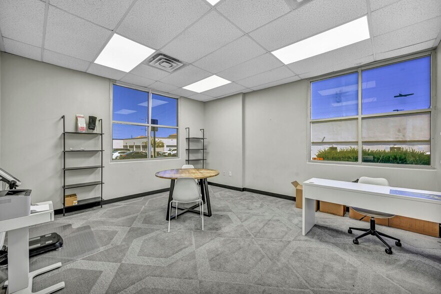 More Photos Of 181 N Gibson Rd, Henderson Warehouse For Sale