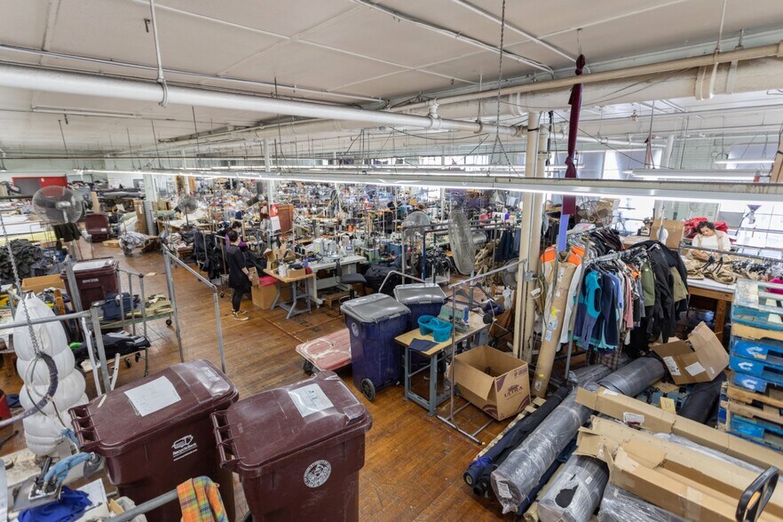 More Photos Of 165-167 Bow St, Everett Light Manufacturing For Lease