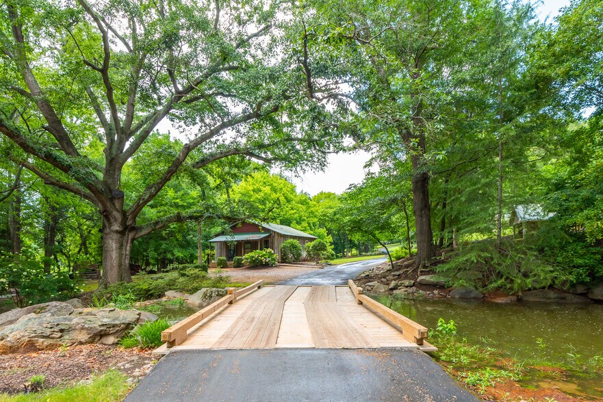 More Photos Of 565 Owens Gin Rd NE, Calhoun Lodge Meeting Hall For Sale