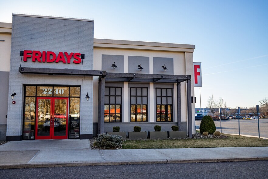 More Photos Of 2280-2390 N Ocean Ave, Farmingville Unknown For Lease