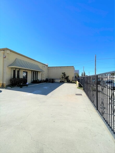 More Photos Of 14836 Ramona Blvd, Baldwin Park Warehouse For Sale