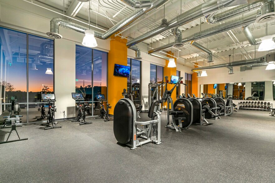 More Photos Of 2375 Northside Dr, San Diego Unknown For Lease