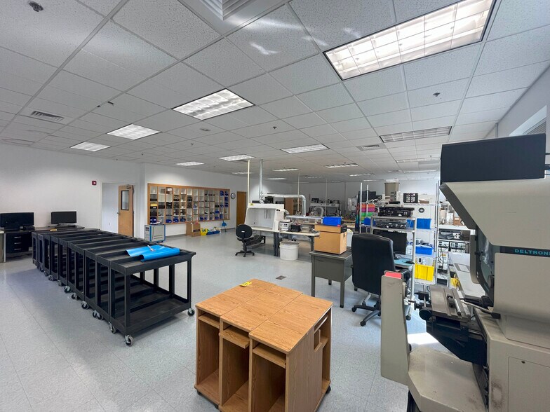 More Photos Of 170 Pleasant St, Rockland Office For Sale