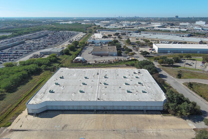 More Photos Of 5100 Kaepa Ct, San Antonio Distribution For Lease
