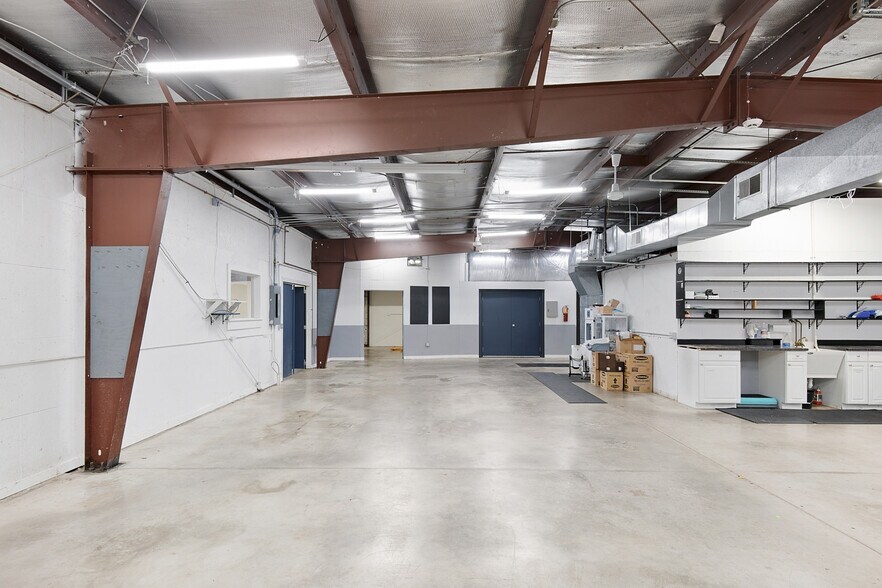 More Photos Of 1138 State St, Green Bay Warehouse For Sale