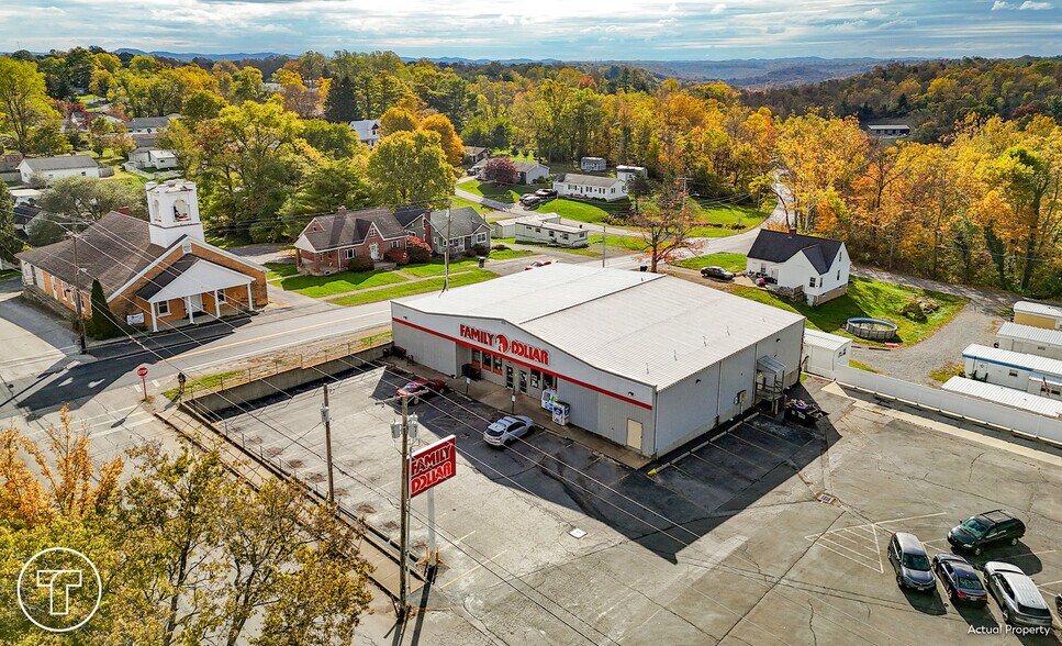 More Photos Of 215 E Walnut St, West Union Freestanding For Sale