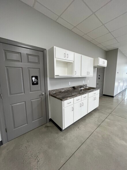 More Photos Of 192 Oakland Pky, Leesburg Office For Lease