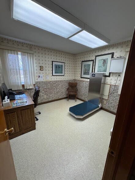 More Photos Of 7439 Tyler Blvd, Mentor Veterinarian Kennel For Sale