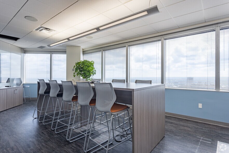 More Photos Of 1375 E 9th St, Cleveland Office For Lease