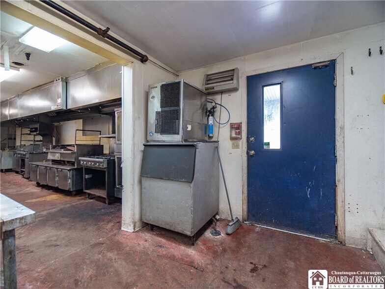 More Photos Of 188 S Erie St, Mayville Restaurant For Lease