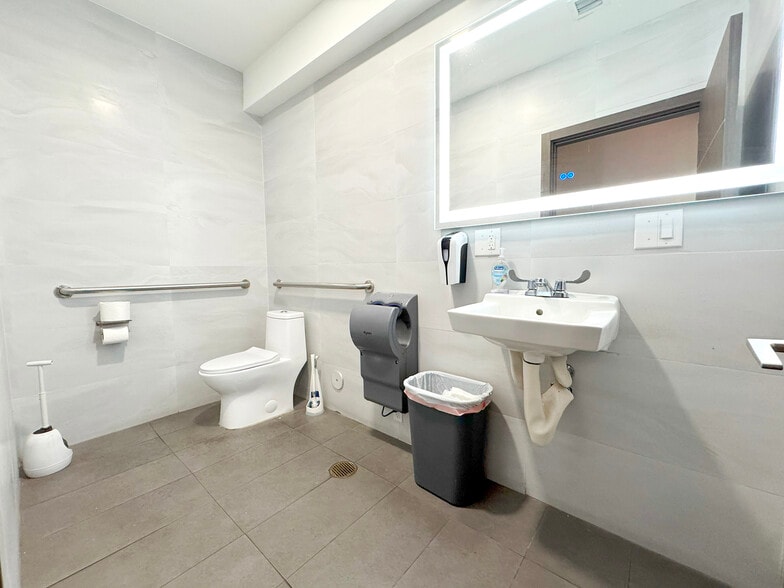 More Photos Of 7215 W 20th Ave, Hialeah Manufacturing For Sale