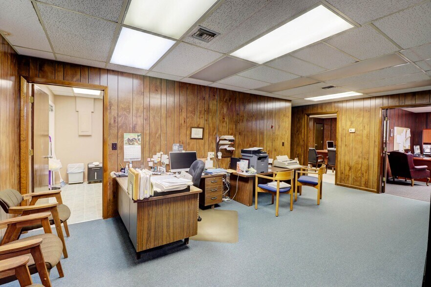 More Photos Of 2110 S Cleveland Ave, Fort Myers Office For Sale