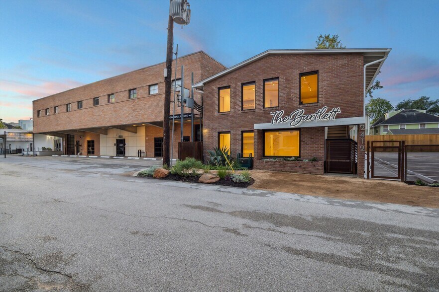 Primary Photo Of 2422 Bartlett St, Houston Loft Creative Space For Lease