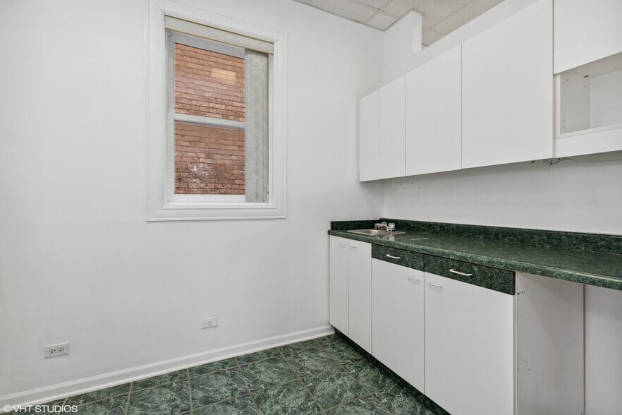 More Photos Of 410 Green Bay Rd, Highwood Office For Lease