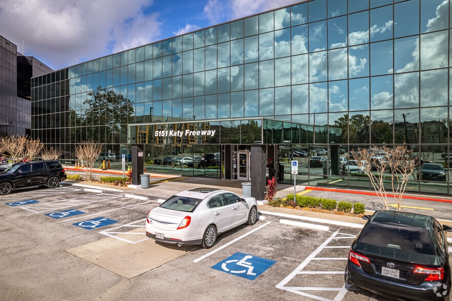 More Photos Of 5151 Katy Fwy, Houston Medical For Lease