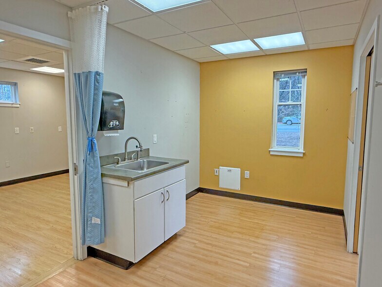 More Photos Of 5 Clark Way, Somersworth Medical For Lease