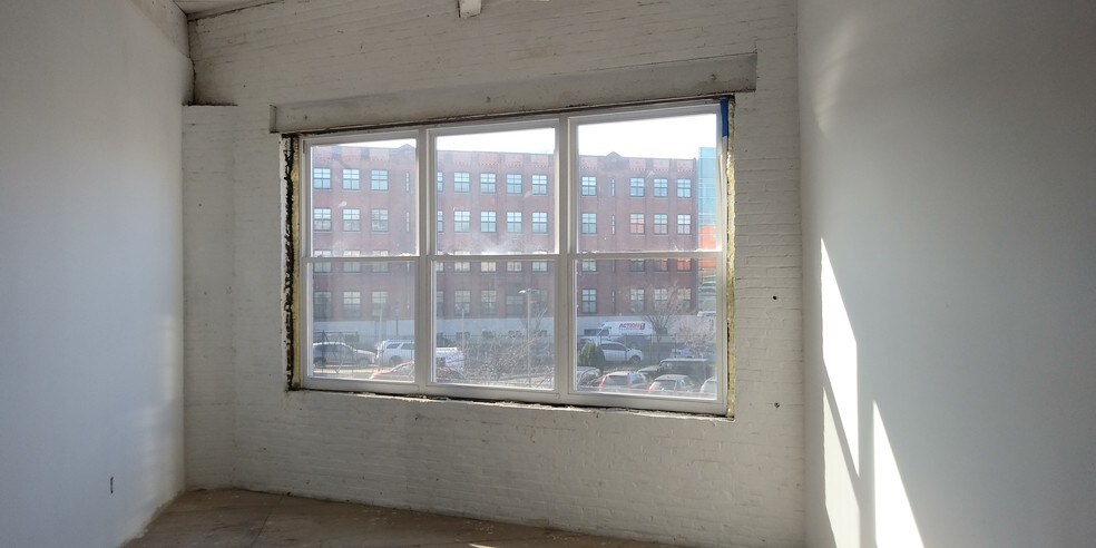 More Photos Of 60 Dickerson St, Newark Light Manufacturing For Lease