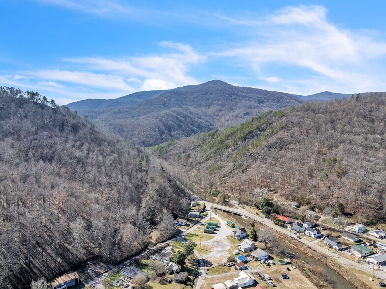 More Photos Of 349 Willow Ln, Rocky Top Specialty For Sale