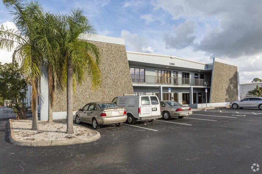 More Photos Of 12065 Metro Pky, Fort Myers Light Manufacturing For Lease