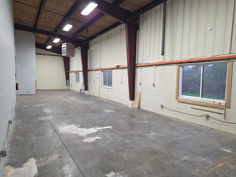 More Photos Of 399 S 22nd St, Heath Flex For Lease