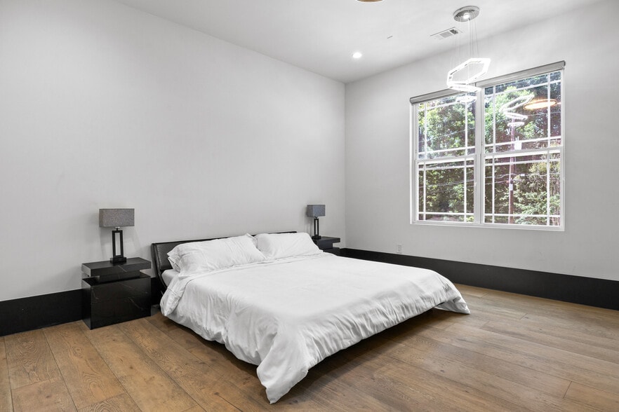 More Photos Of 2401 Greenglade Rd NE, Atlanta Specialty For Sale