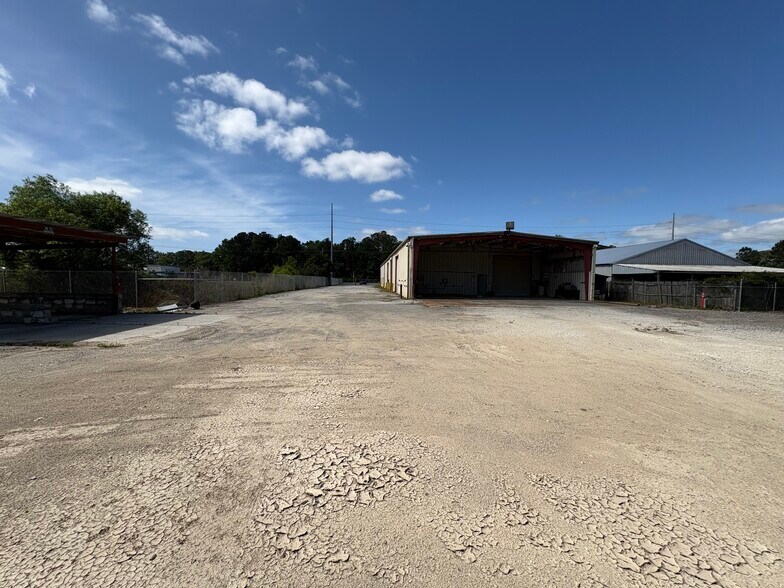 More Photos Of 8008 Dorchester Rd, Charleston Warehouse For Lease