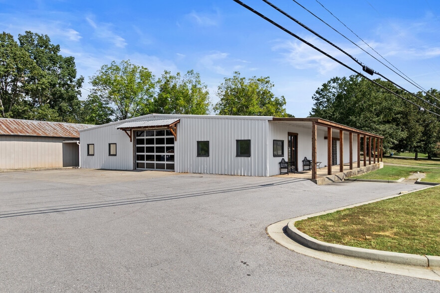 Primary Photo Of 983 W Shadburn Ave, Buford Light Distribution For Lease