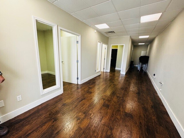 More Photos Of 5825 Glenridge Dr NE, Sandy Springs Unknown For Lease