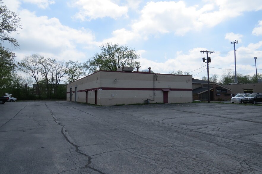 More Photos Of 7897 Taft St, Merrillville Warehouse For Lease