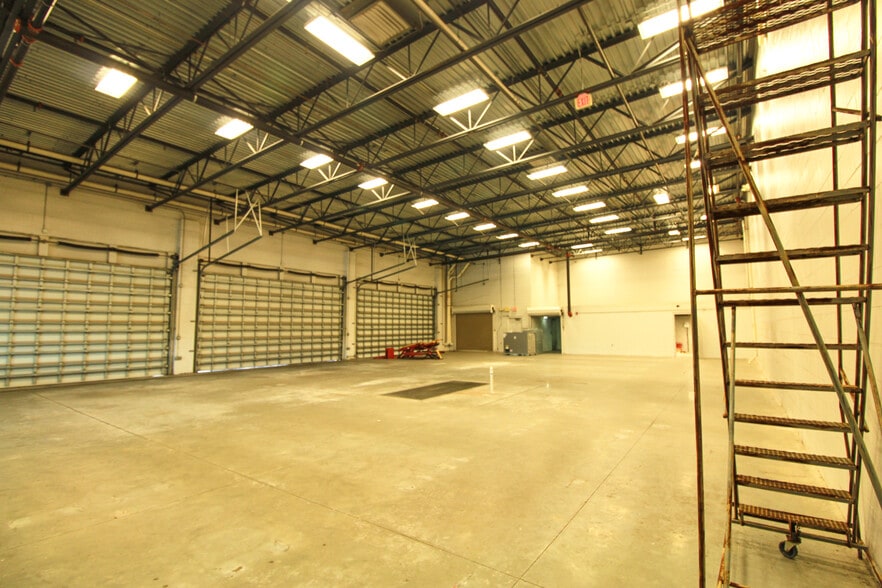 More Photos Of 1567 Branan Field Rd, Middleburg Freestanding For Lease