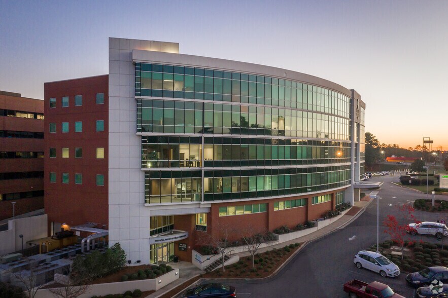 More Photos Of 975 9th Ave SW, Bessemer Medical For Lease