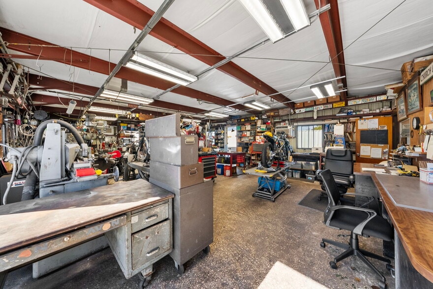 More Photos Of 6600 Haines Rd N, Saint Petersburg Auto Repair For Sale
