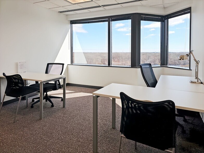 More Photos Of 2150 E Lake Cook Rd, Buffalo Grove Coworking Space