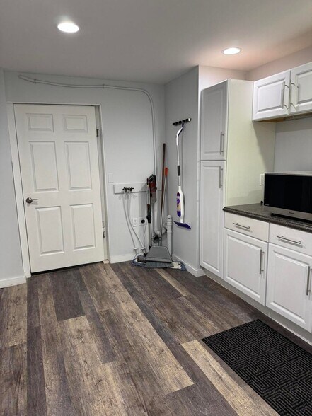 More Photos Of 335 River St, Manistee Storefront For Sale