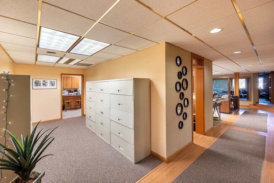 More Photos Of 100 E Broadway Ave, Moses Lake Office For Lease