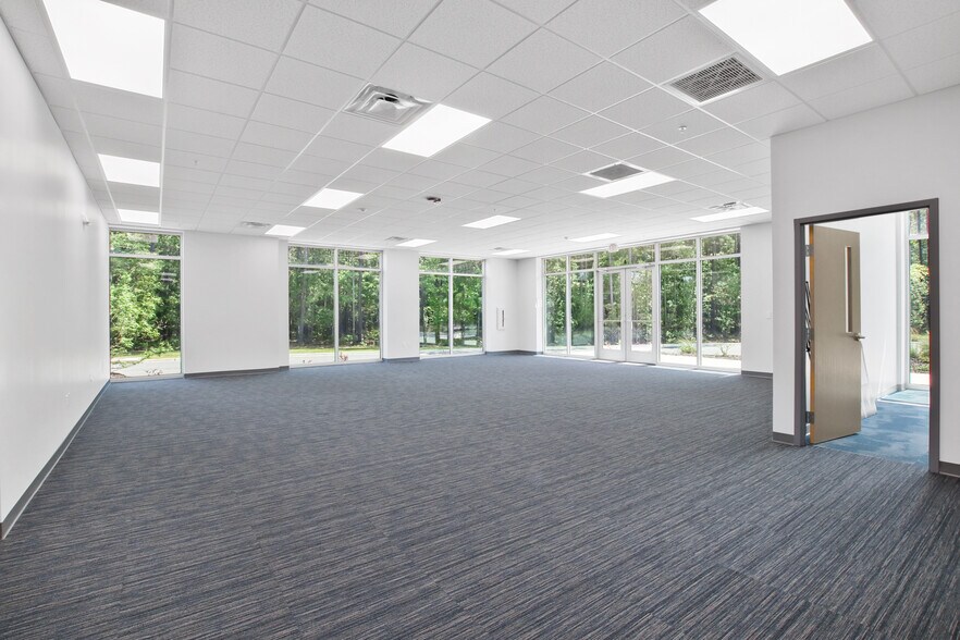 More Photos Of 157 Belgium Way, Summerville Unknown For Lease