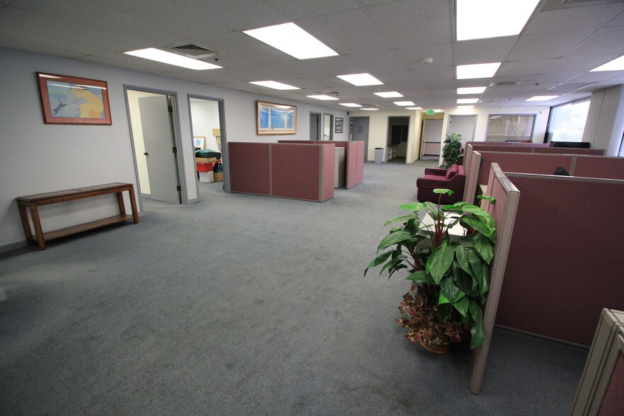 More Photos Of 99-061 Koaha Way, Aiea Warehouse For Lease