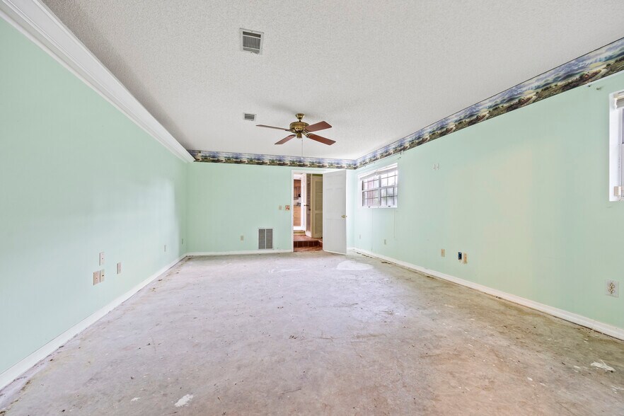 More Photos Of 164 NE Laguna Dr, Lake City Office For Sale