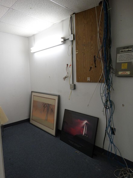 More Photos Of 8433 Backlick Rd, Lorton Flex For Lease