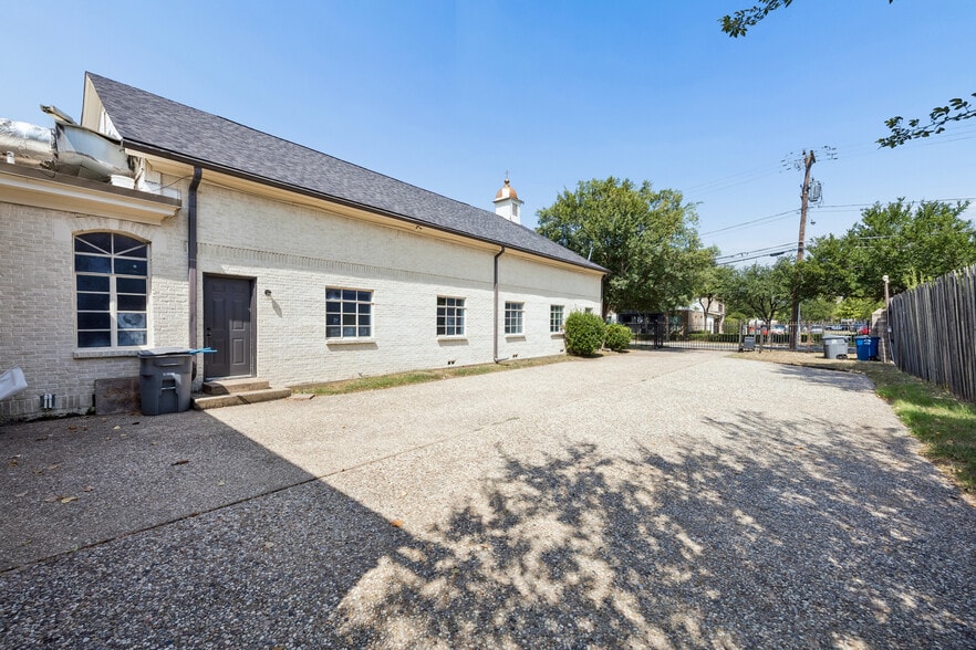 More Photos Of 2602 Kings Rd, Dallas Religious Facility For Sale