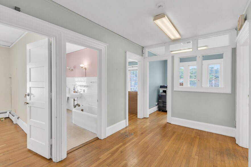 More Photos Of 110 Main St, Manchester Office Residential For Sale