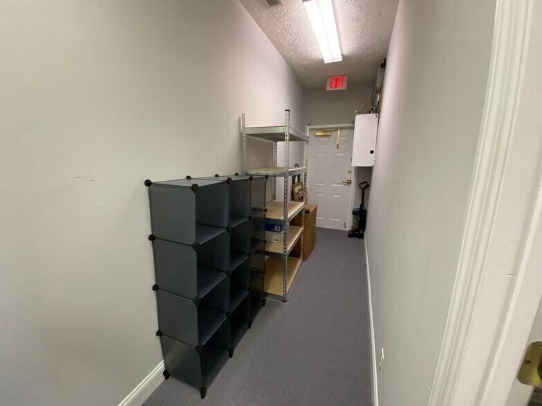 More Photos Of 2944 Breezewood Ave, Fayetteville Office For Lease