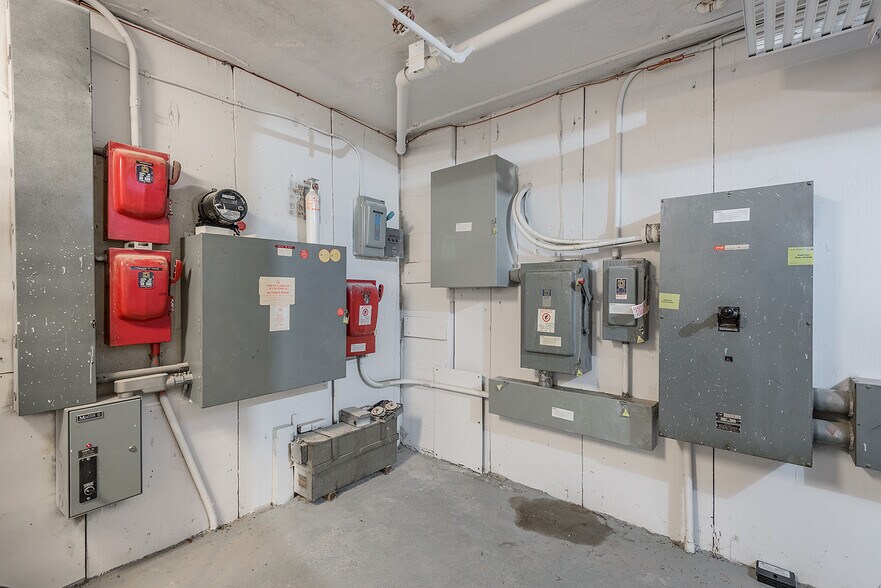 More Photos Of 250 Boul Saint-Joseph E, Montréal Apartments For Sale