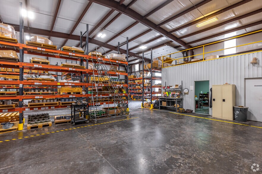 More Photos Of 8913 Interstate 20, Midland Warehouse For Lease